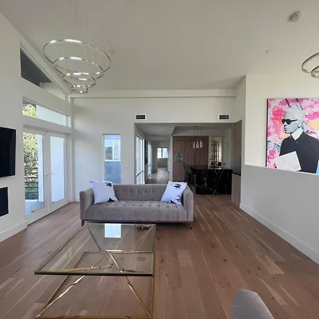 Gorgeous Private And Gated Home In Silver Lake With Pool & Views
